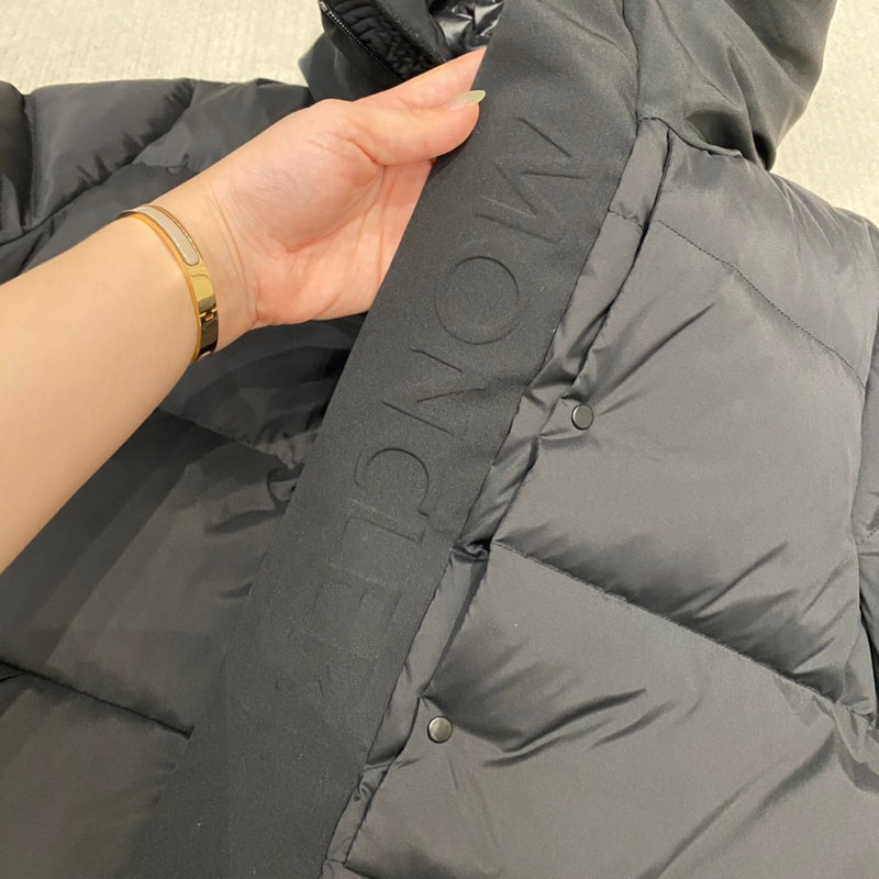 042060  Men's and women's down jackets