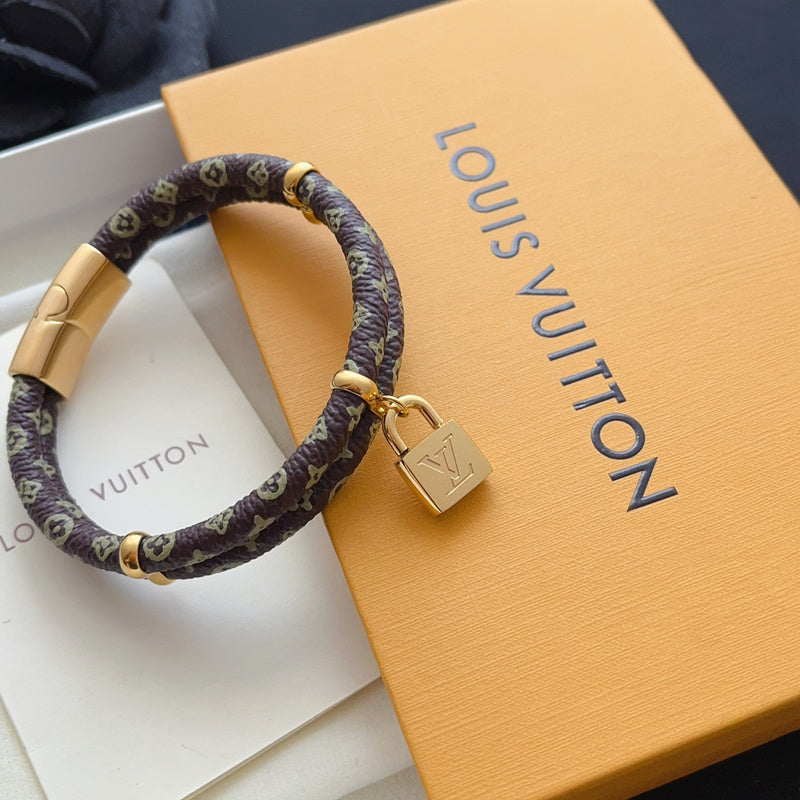 S437   Titanium steel patterned leather lock head bracelet jewelry