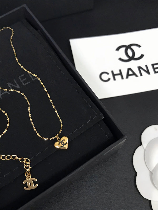 X596   Women's heart-shaped drip necklace jewelry