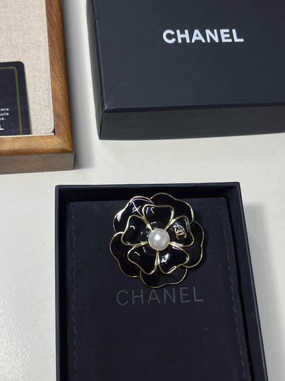 D190   Heart brooch jewelry