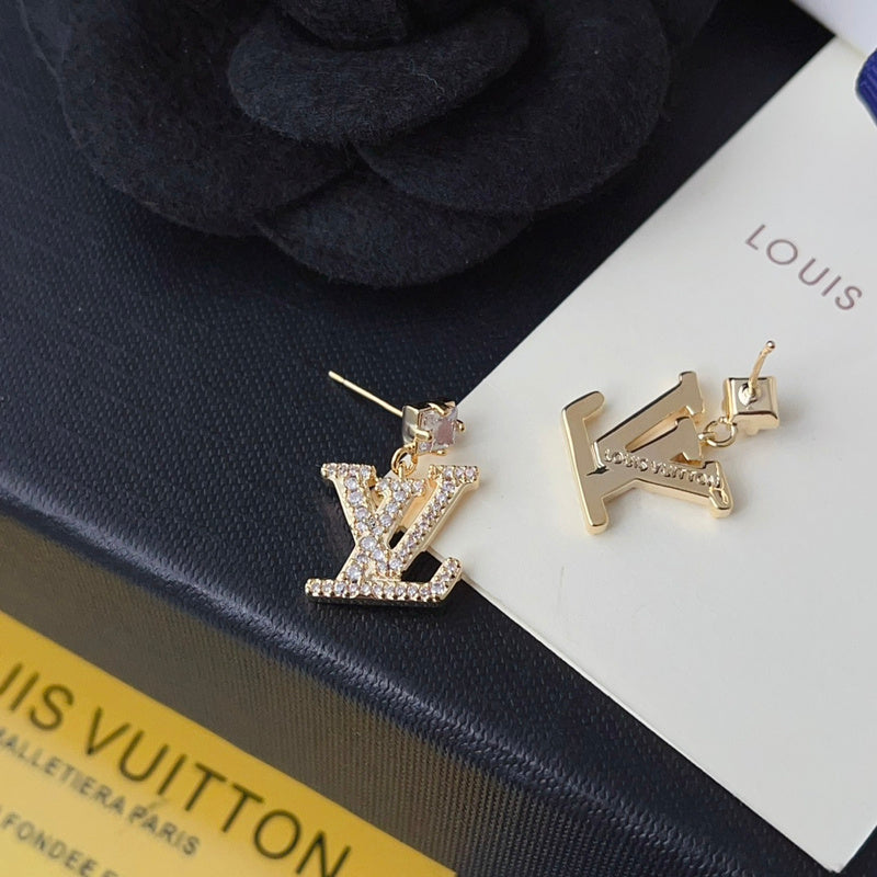 A1126  Women's new fashion stud earrings jewelry