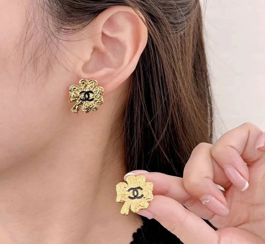 CHE74  New four-leaf clover texture hot gold enamel stud earrings jewelry