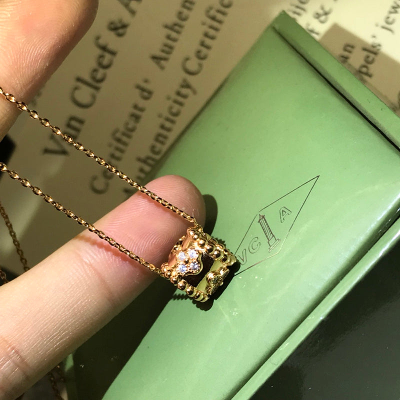 AVSN10   Women's kaleidoscope necklace jewelry