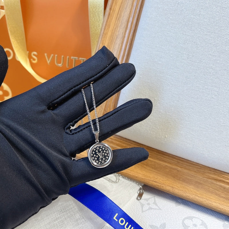 X440  Women's titanium steel round black square flower round necklace jewelry