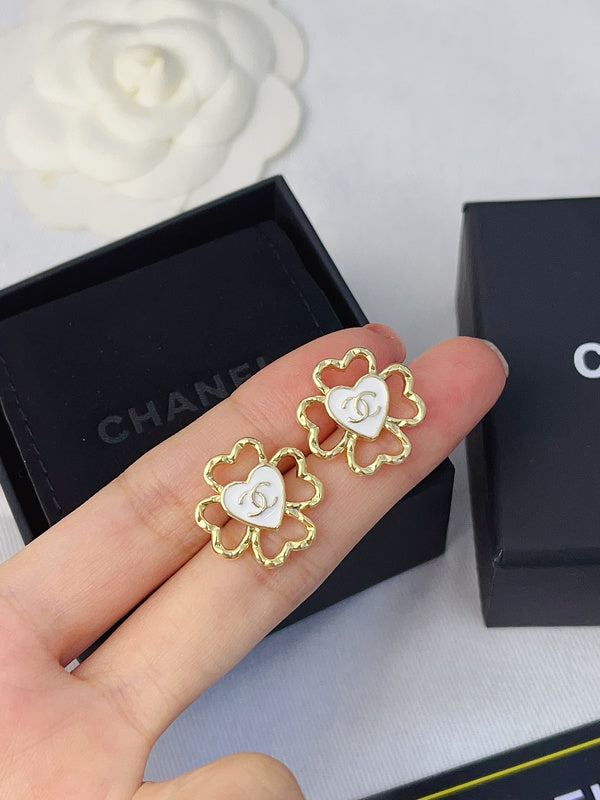 A1111  Women's new fashion heart-shaped earring jewelry