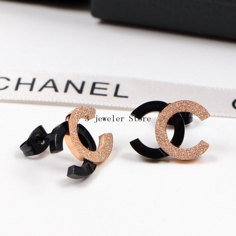 CHE34  18K Titanium Steel Frosted Color Gold Double C Letter Double Color Couple Earrings  Jewelry