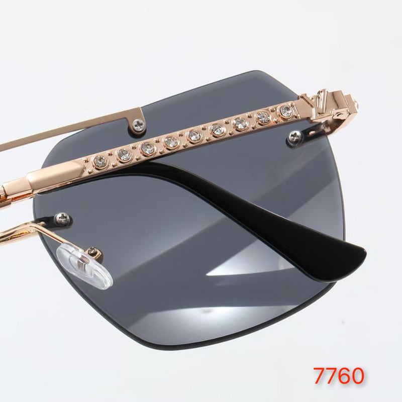 7760 Sunglasses with box