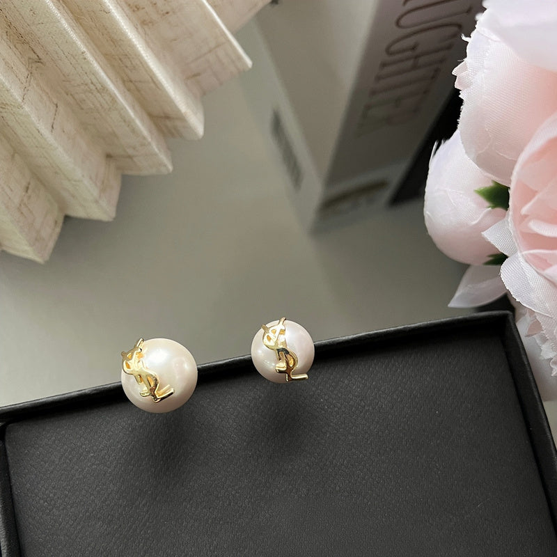 A913  Women's large and small pearl earring jewelry