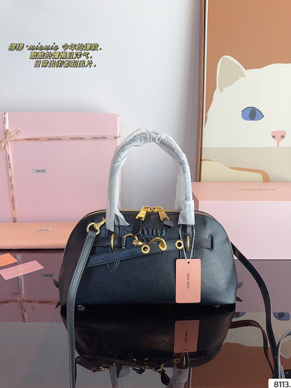 MMIB3  A vintage leather bag measuring 32*11*16cm