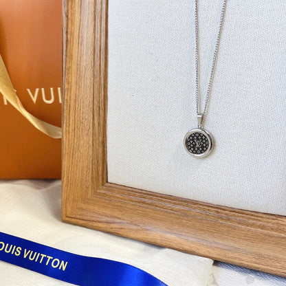 X440  Women's titanium steel round black square flower round necklace jewelry