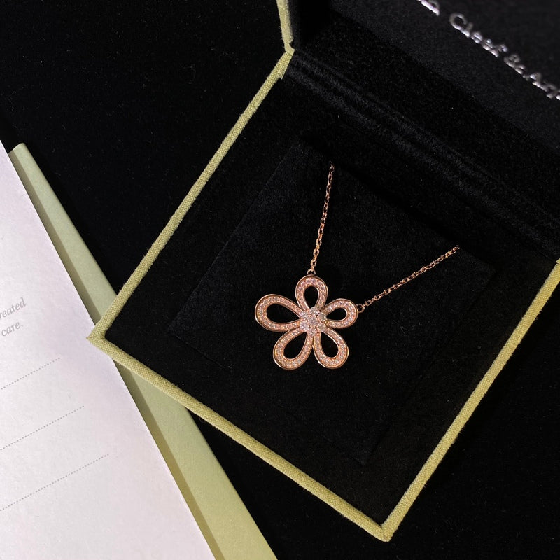 VAN26 Classic flower high carbon diamond full diamond necklace with smooth and graceful lines  Jewelry