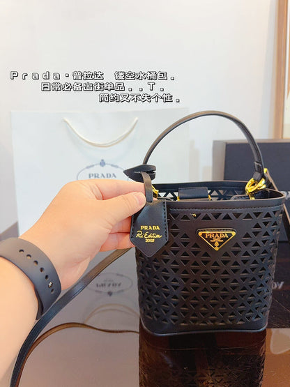 PBM7 Hollow handbag back method is varied 18*11*18cm