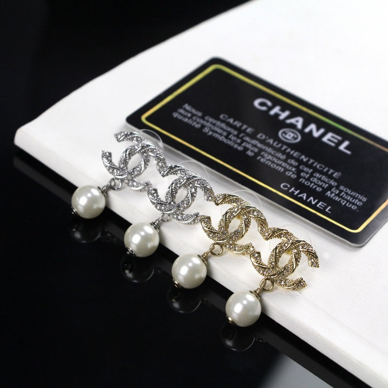 CHE122  Twisted button pattern full diamond explosion double C earrings  Jewelry