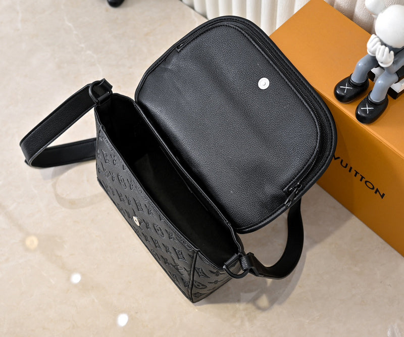 LLP016 Leather bag 26.6-17-11CM   for women and men Bags