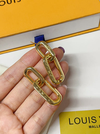 A1142  Ladies' earrings and jewelry