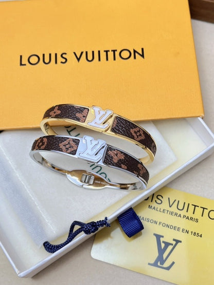 S462  Women's Titanium Steel Flower Leather Bracelet Jewelry