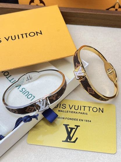 S462  Women's Titanium Steel Flower Leather Bracelet Jewelry