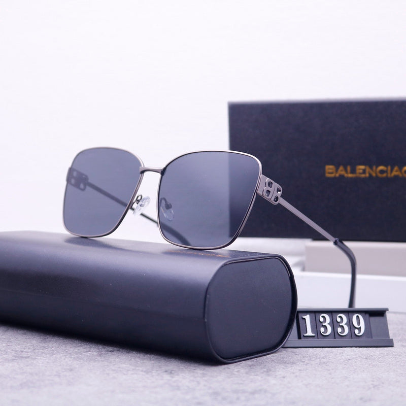 1339   Sunglasses with box