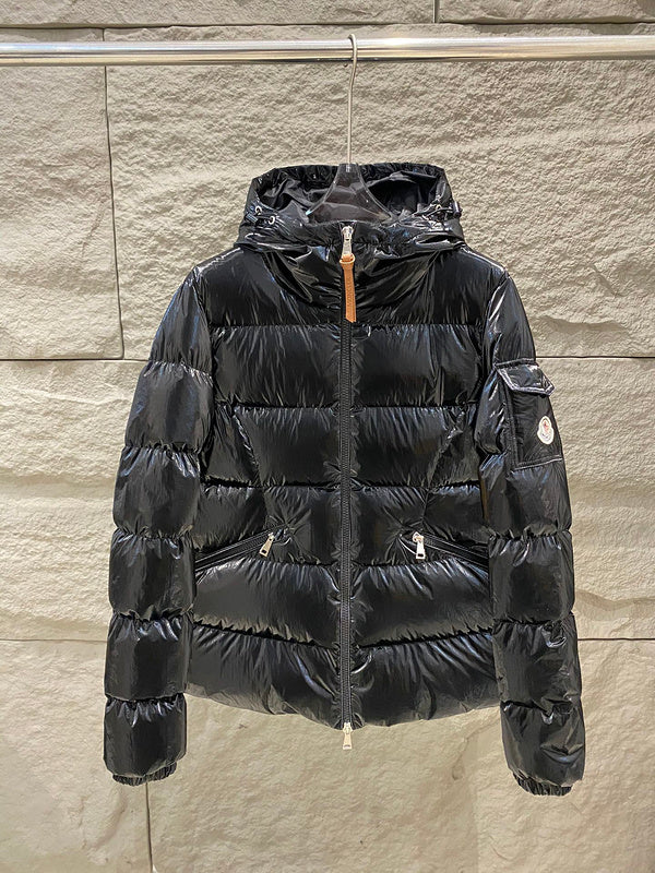 042100    Women's diagonal short down jacket