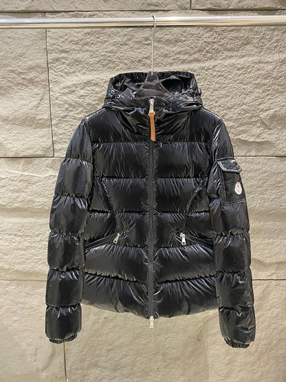 042100    Women's diagonal short down jacket