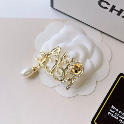 D136  Pearl letter brooch