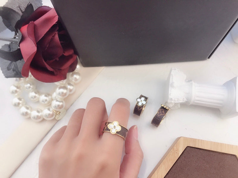 LVR002      Fashion classic ring SIZE:6.7.8.  Jewelry