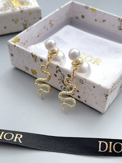 A1099  Women's new fashion stud earrings jewelry