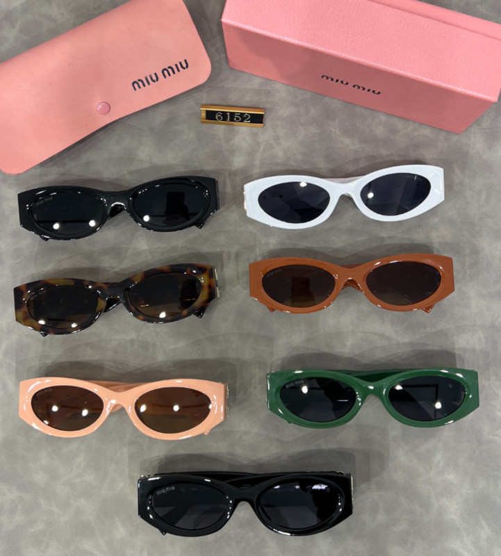 6152 Sunglasses with box