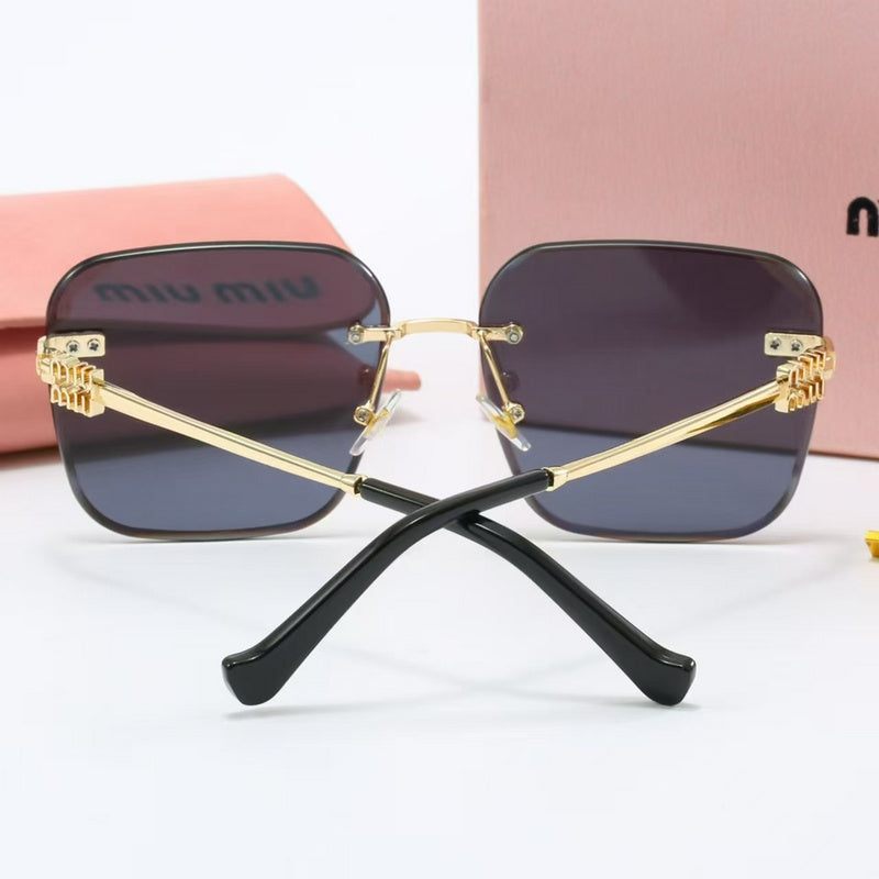 9177  Sunglasses with box