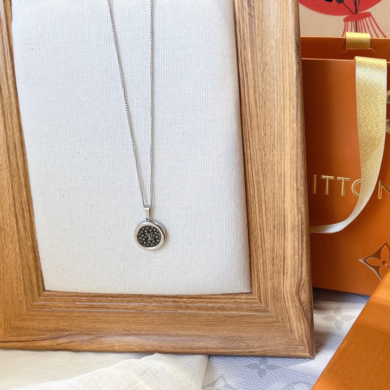 X440  Women's titanium steel round black square flower round necklace jewelry