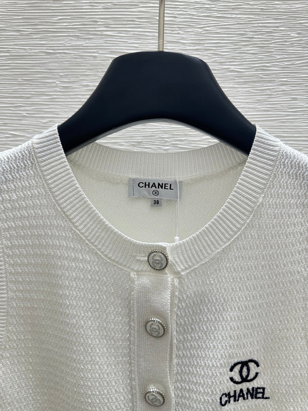 CHC50   Women's crew-neck button-up embroidered knitted vest clother