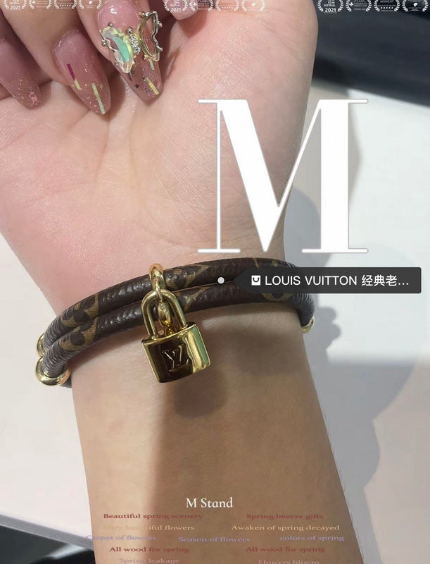 S437   Titanium steel patterned leather lock head bracelet jewelry