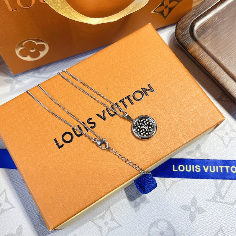 X440  Women's titanium steel round black square flower round necklace jewelry