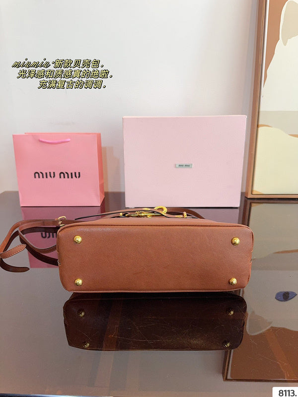 MMIB3  A vintage leather bag measuring 32*11*16cm