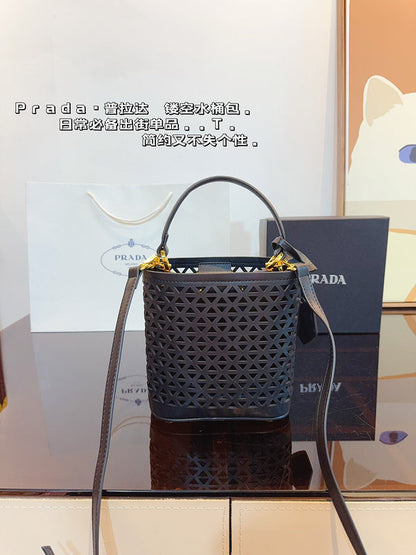 PBM7 Hollow handbag back method is varied 18*11*18cm