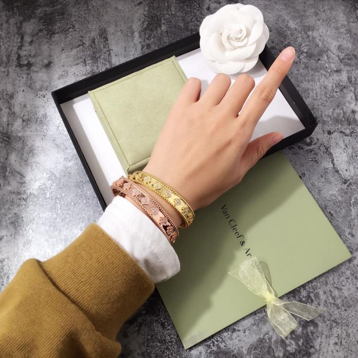 VAB7 Fashionable high quality four leaf flower bracelet gold plated   Jewelry