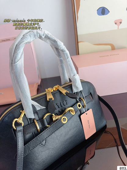 MMIB3  A vintage leather bag measuring 32*11*16cm