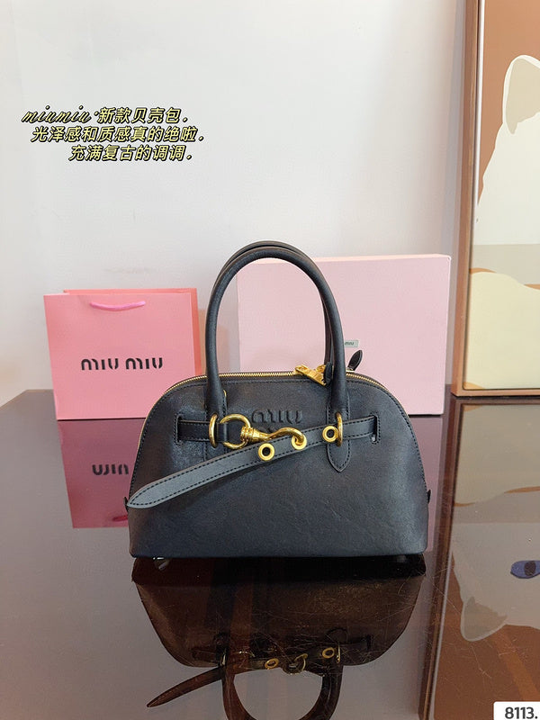 MMIB3  A vintage leather bag measuring 32*11*16cm