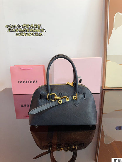 MMIB3  A vintage leather bag measuring 32*11*16cm