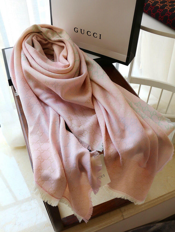 GSC21 Scarf 140-140CM 31% rayon, 28% cotton, 23% wool, 10% silk, 8% metal fiber Can choose Box