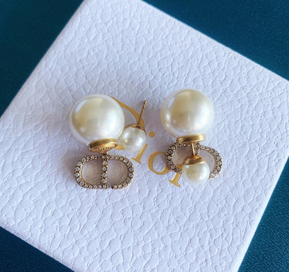 DE127  Classic Women's Pearl Stud Earrings  Jewelry