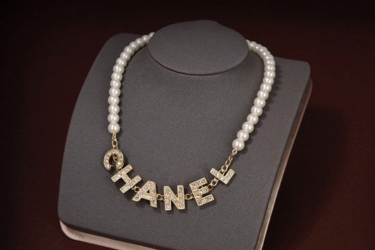 CHN41  Ladies pearl letter necklace, stylish and generous  Jewelry