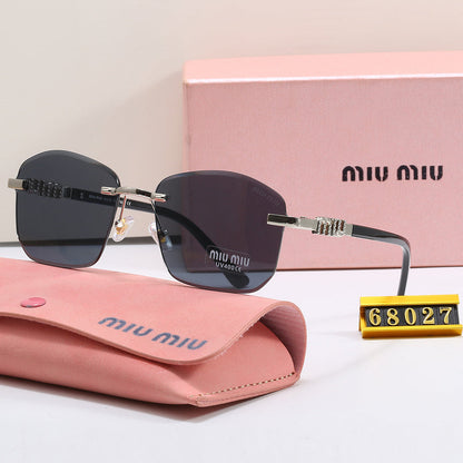 68027  Sunglasses with box