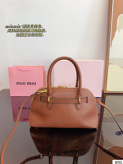 MMIB3  A vintage leather bag measuring 32*11*16cm