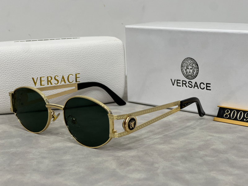 8009  Sunglasses with box