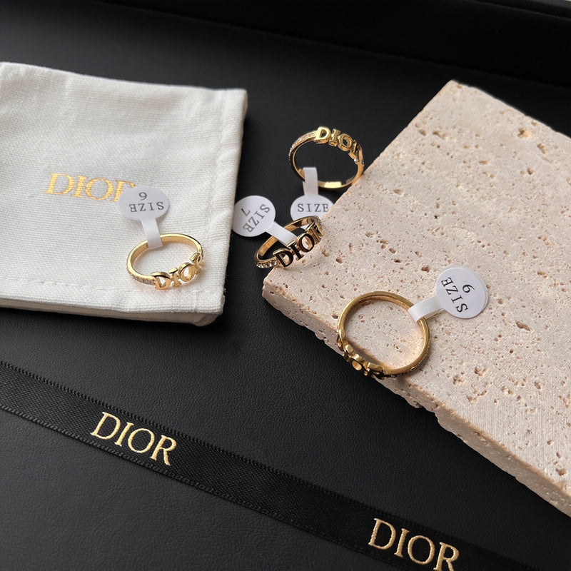 J085    Diamond ring  Jewelry