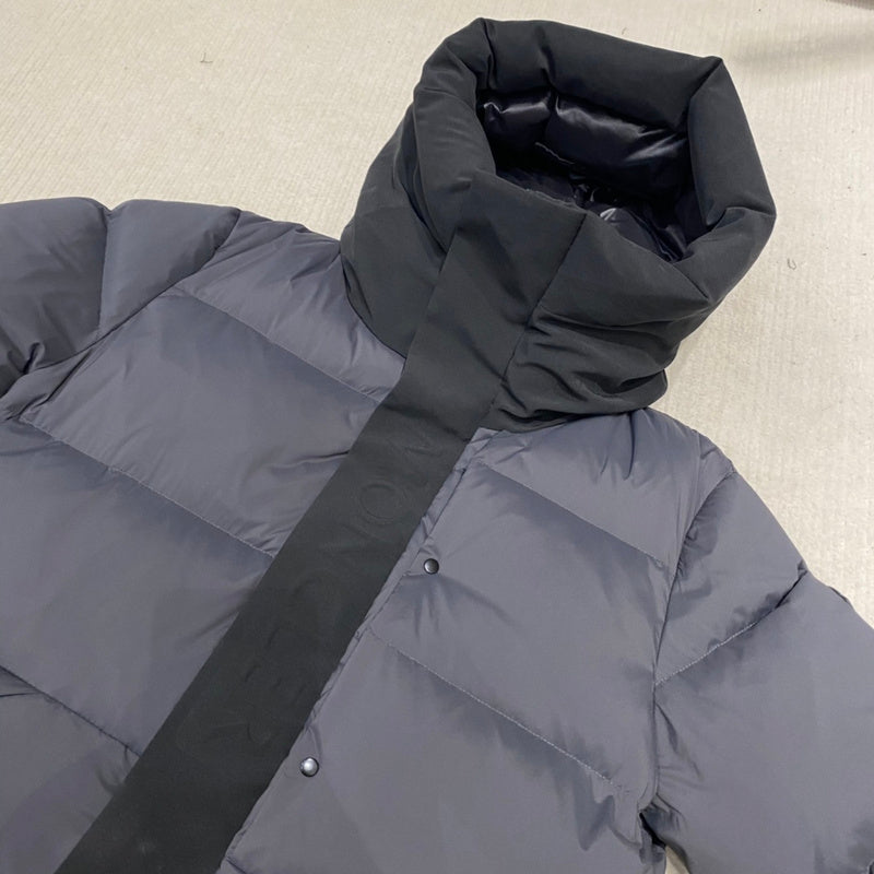 042060  Men's and women's down jackets