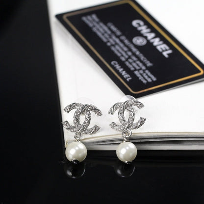 CHE122  Twisted button pattern full diamond explosion double C earrings  Jewelry