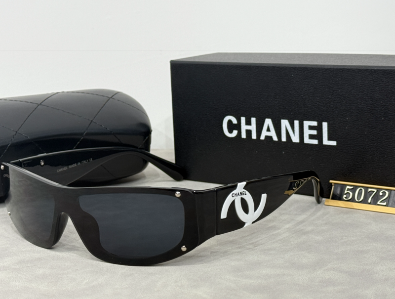 5072  Sunglasses with box