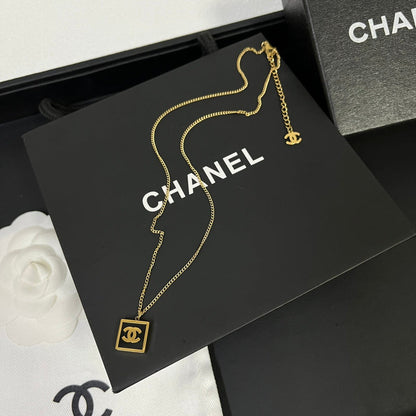 X590      Women's fashion square necklace  Jewelry